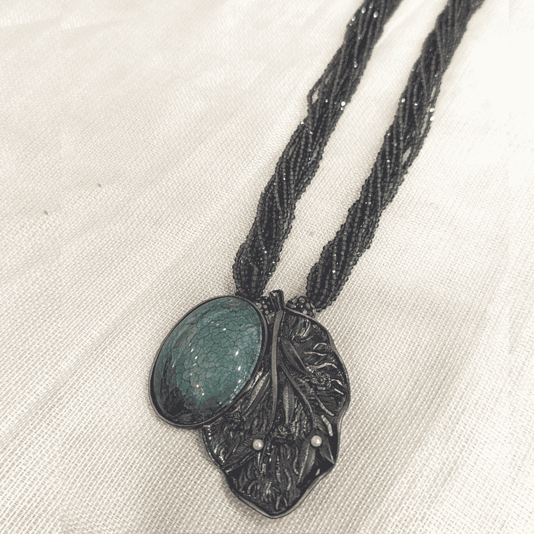HM122 - Layered hydro beaded Pendant Chain