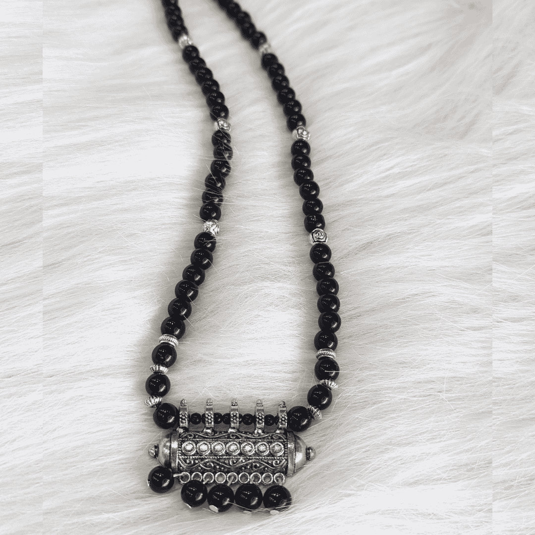 HM133-8mm natural stone neckpiece with oxidized pendant