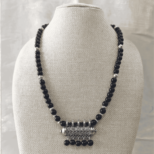 HM133-8mm natural stone neckpiece with oxidized pendant