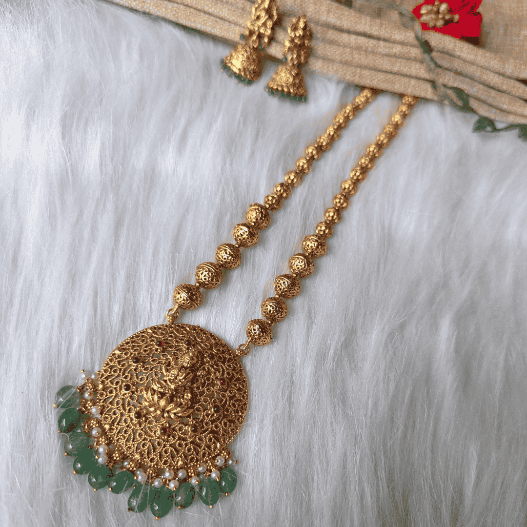 Lekshmi pendant chain AN105