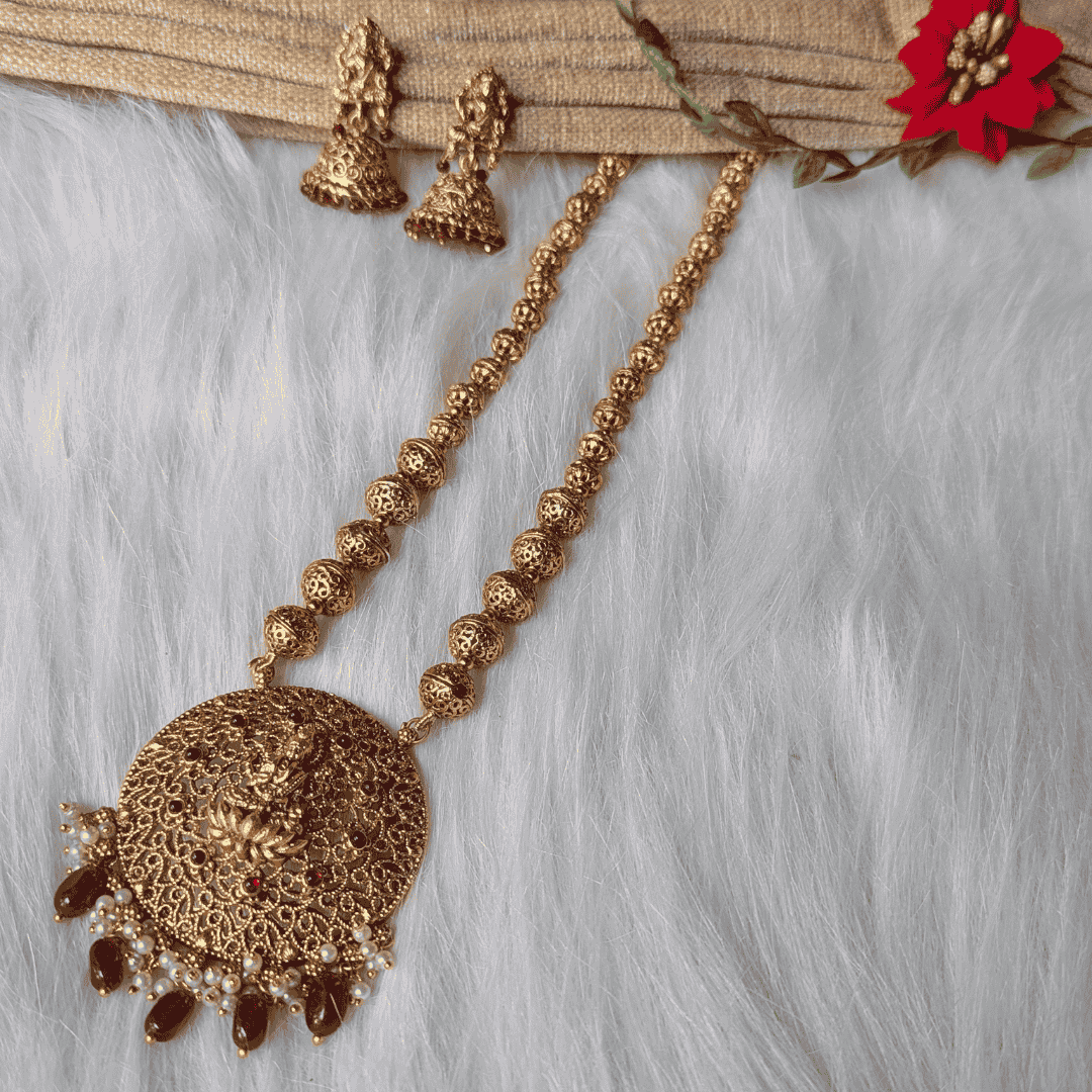 Lekshmi pendant chain AN106