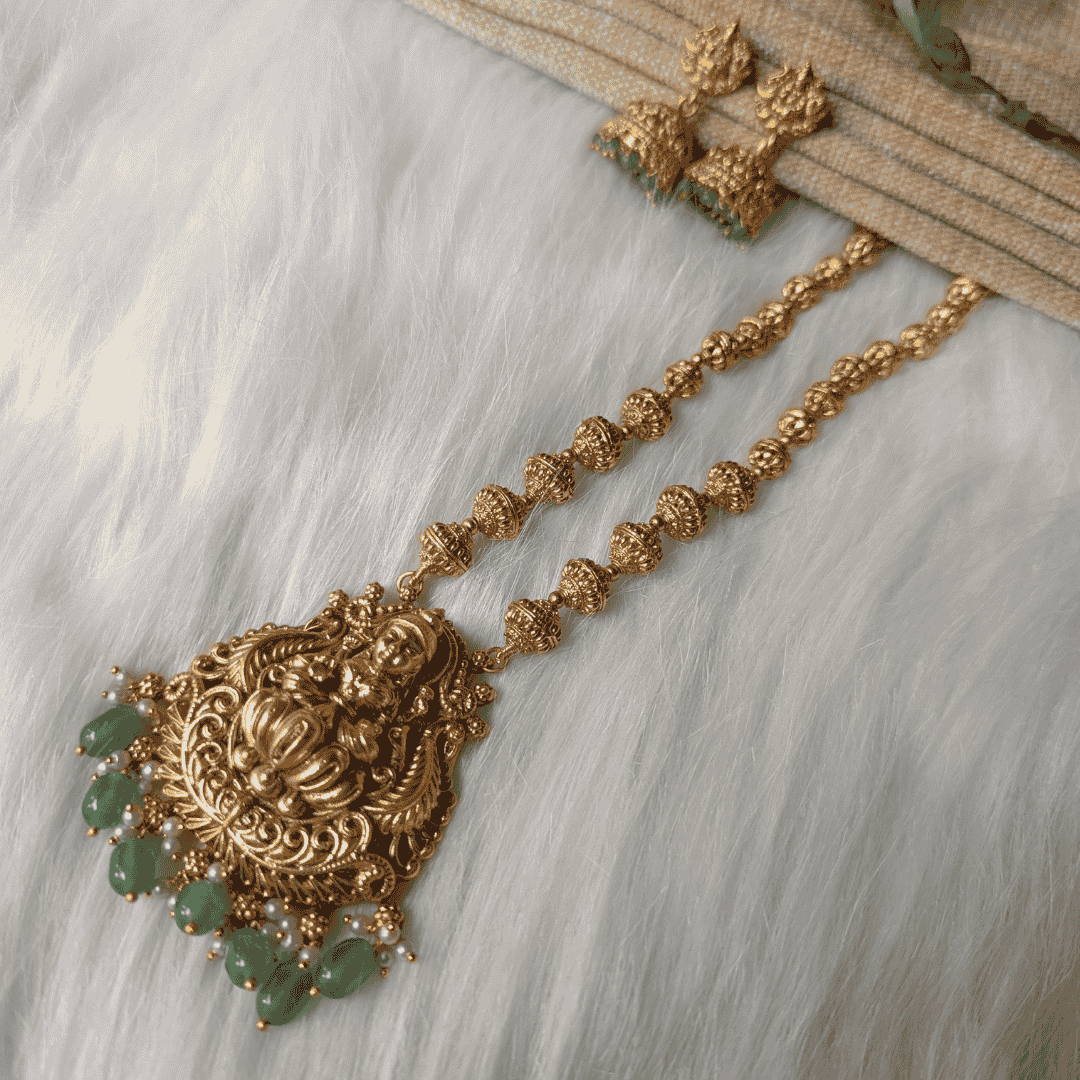 Lekshmi pendant chain AN108