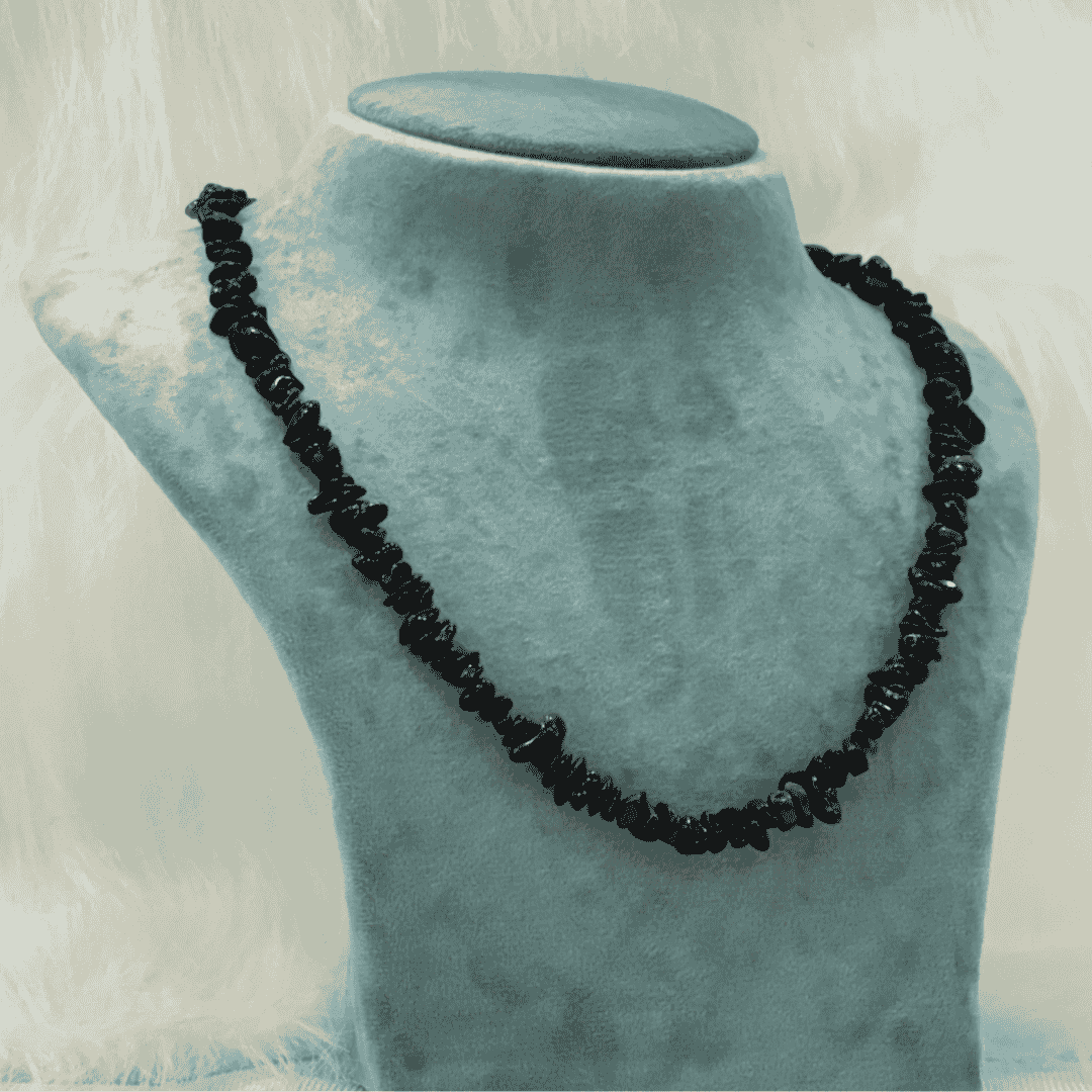 HM 163 Black Uncut Chips Bead Neckpiece