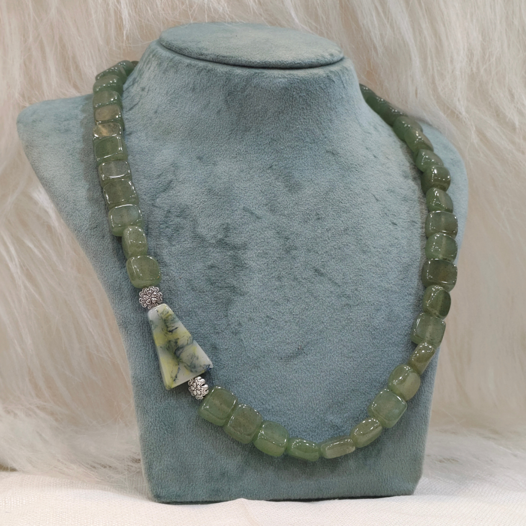 HM245 Square Beaded Neckpice