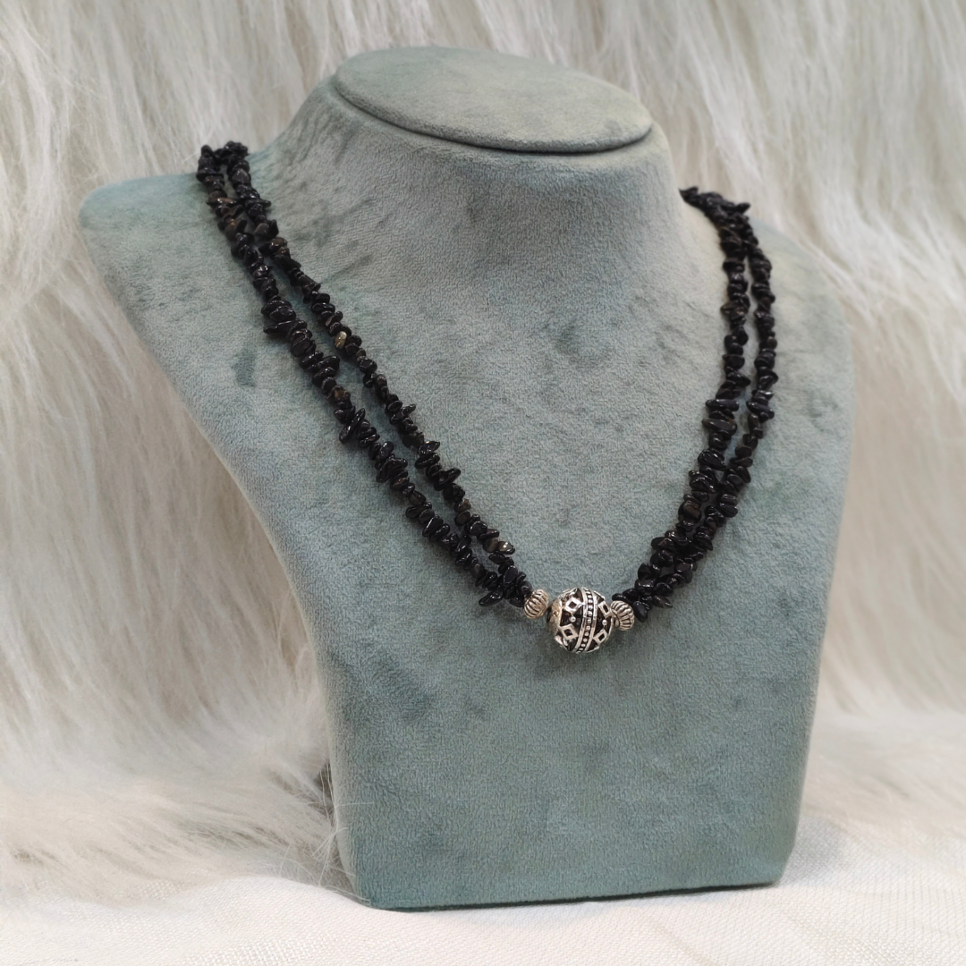 HM252 Two Layer Uncut Bead Neckpiece