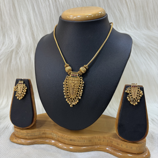 ANM114 Antique Pendant Necklace