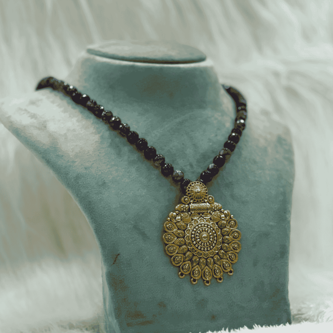 HM198 Single Layer Maala With Pendant