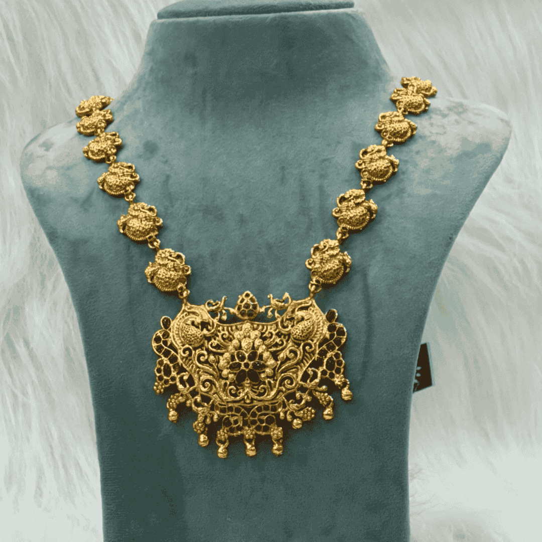 LH102 Peacock Design Long Chain